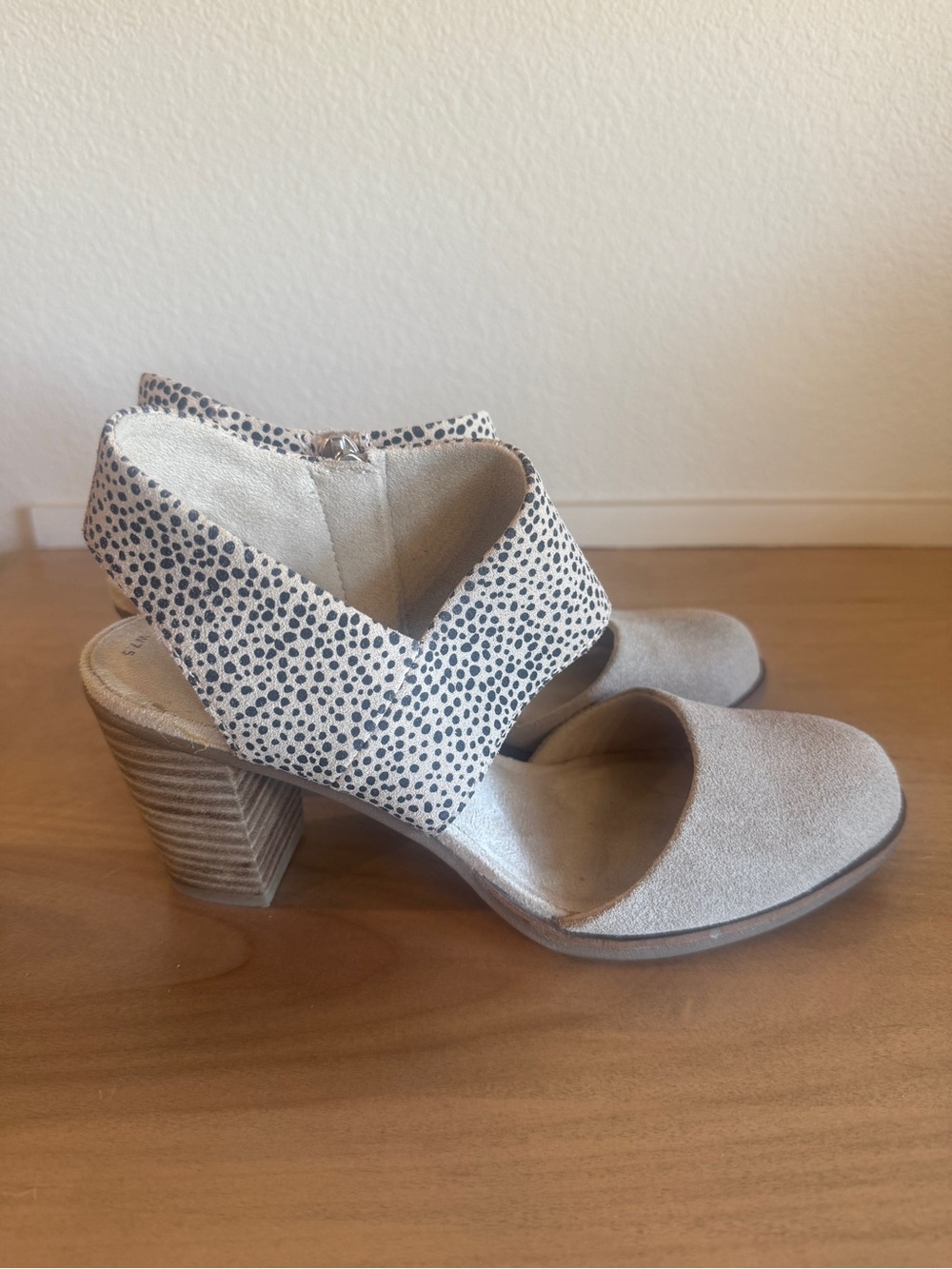 Toms Milan Nova Suede Block Heels, 7.5 - Picture 4 of 7